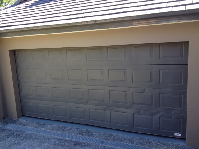 replaced-damaged-garage-door-at-northwood-photo1